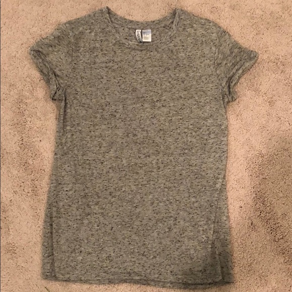 H&M Tops - T-shirt with rolled sleeves